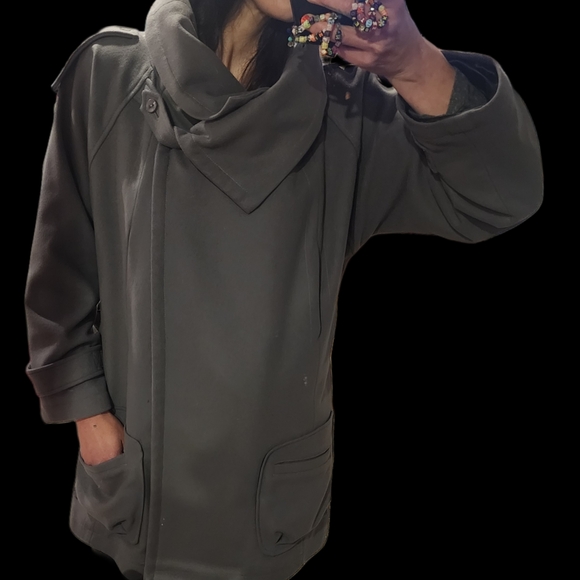 BILLTORNADE Chic Grey Coat - Picture 6 of 13